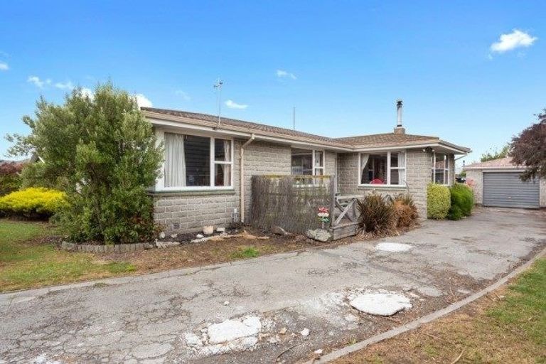 Photo of property in 35 Geddis Street, Rangiora, 7400