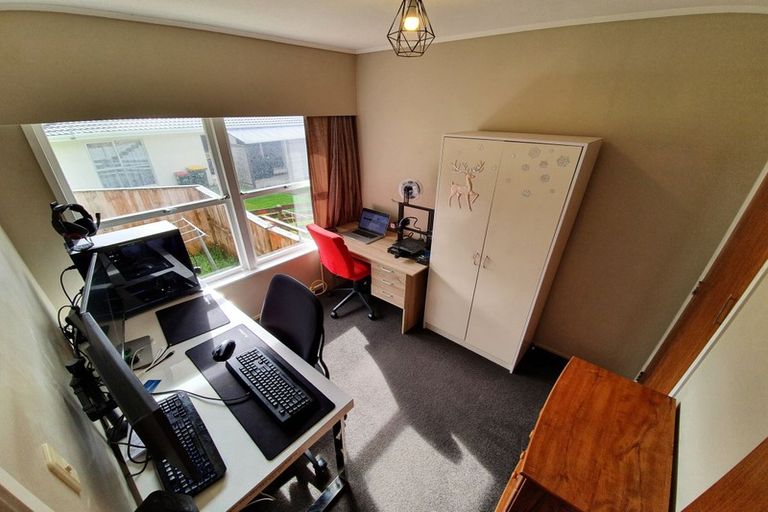 Photo of property in 2/10 Ayton Drive, Totara Vale, Auckland, 0629