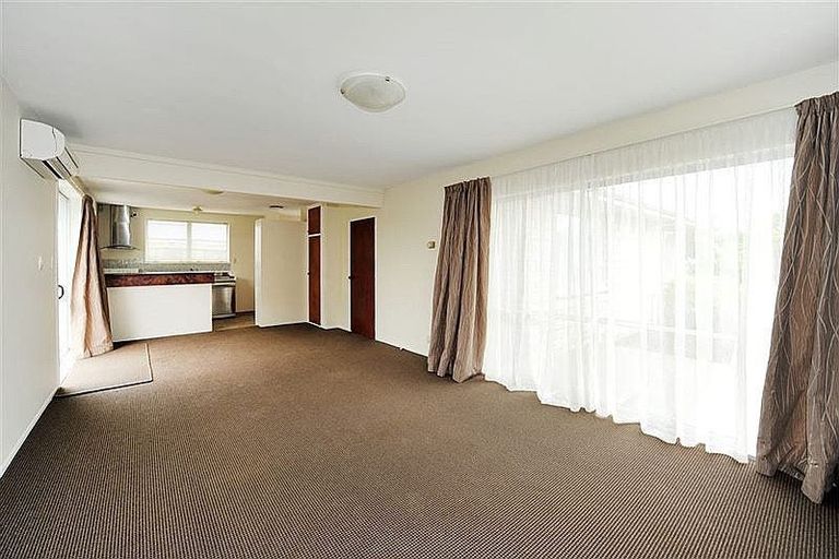 Photo of property in 28 Royal Park Drive, Parklands, Christchurch, 8083