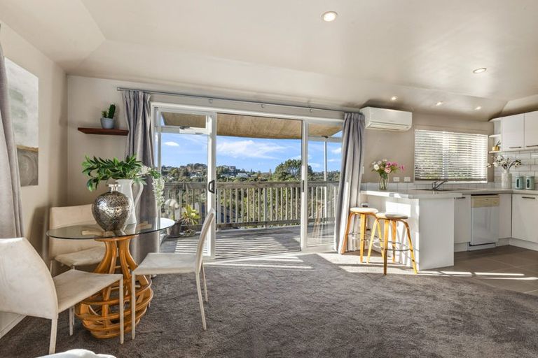 Photo of property in 49a Onewa Road, Northcote, Auckland, 0627