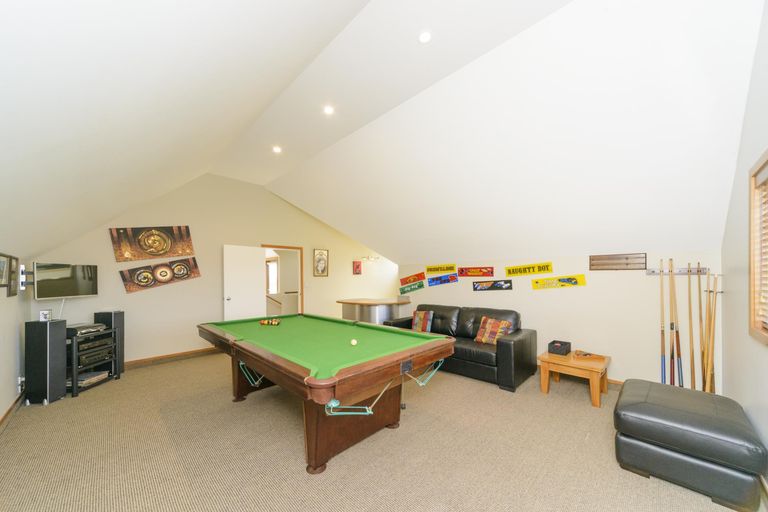 Photo of property in 27 The Strand, Fitzherbert, Palmerston North, 4410