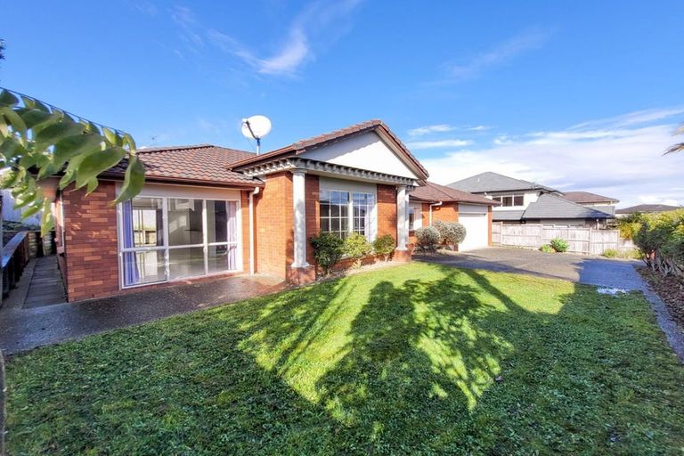 Photo of property in 15 Kouras Place, Flat Bush, Auckland, 2016