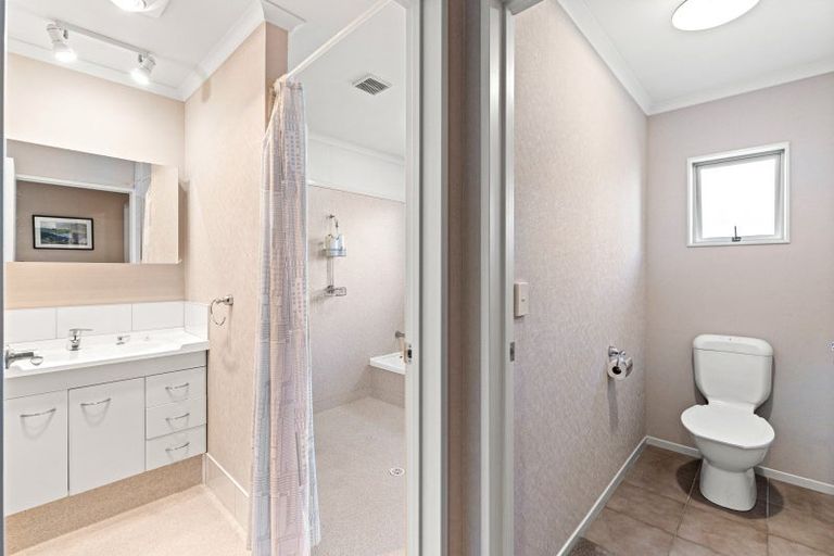 Photo of property in 10a Oriental Street, Welbourn, New Plymouth, 4312