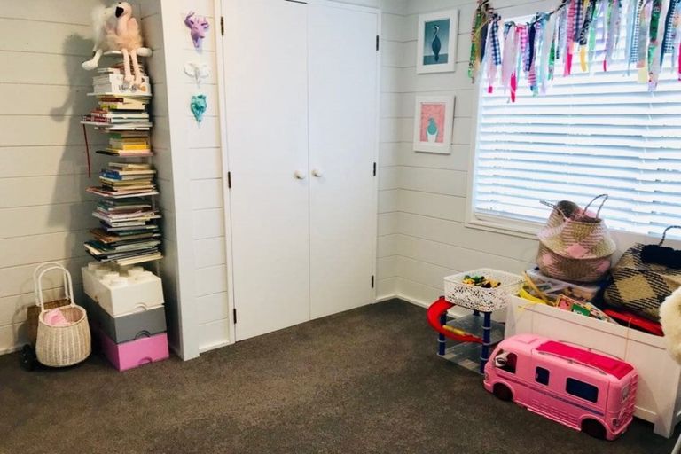 Photo of property in 2/35 Sunnynook Road, Forrest Hill, Auckland, 0620