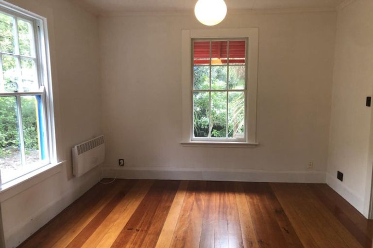 Photo of property in 13 Cave Road, Houghton Bay, Wellington, 6023