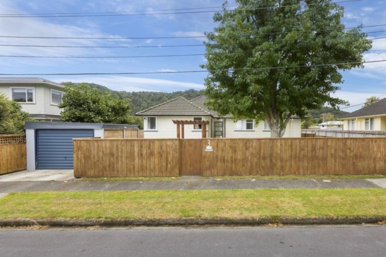 Photo of property in 3 Hector Grove, Trentham, Upper Hutt, 5018