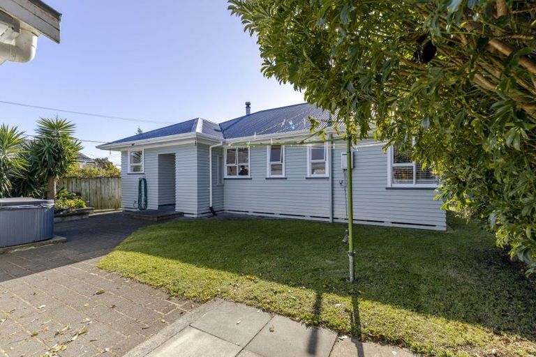 Photo of property in 14 Carthew Street, Okato, 4335