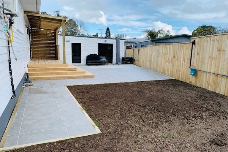 Photo of property in 2 Justin Place, Te Atatu Peninsula, Auckland, 0610