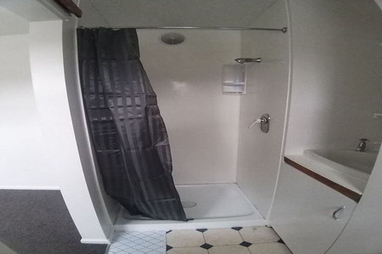 Photo of property in 5 Harland Street, Brooklyn, Wellington, 6021