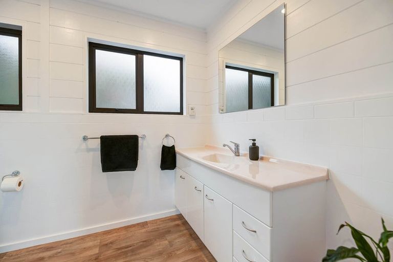 Photo of property in 18 Hinemoa Place, Snells Beach, 0920