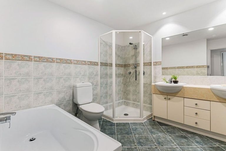 Photo of property in 1i/175 Hurstmere Road, Takapuna, Auckland, 0622