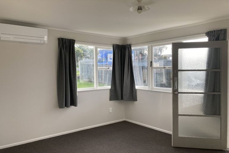 Photo of property in 15 Stamford Park Road, Mount Roskill, Auckland, 1041