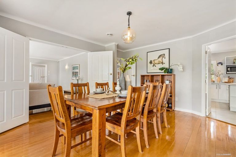 Photo of property in 18 Gum Road, Henderson Valley, Auckland, 0612