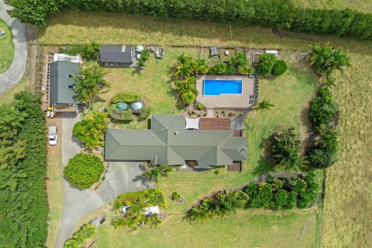 Photo of property in 30 Foster Road, Kumeu, 0891