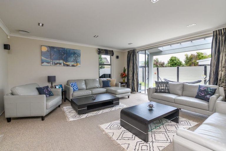 Photo of property in 1 Tennyson Avenue, Kelvin Grove, Palmerston North, 4414