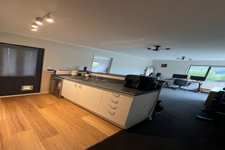 Photo of property in 1 Murchison Street, Island Bay, Wellington, 6023