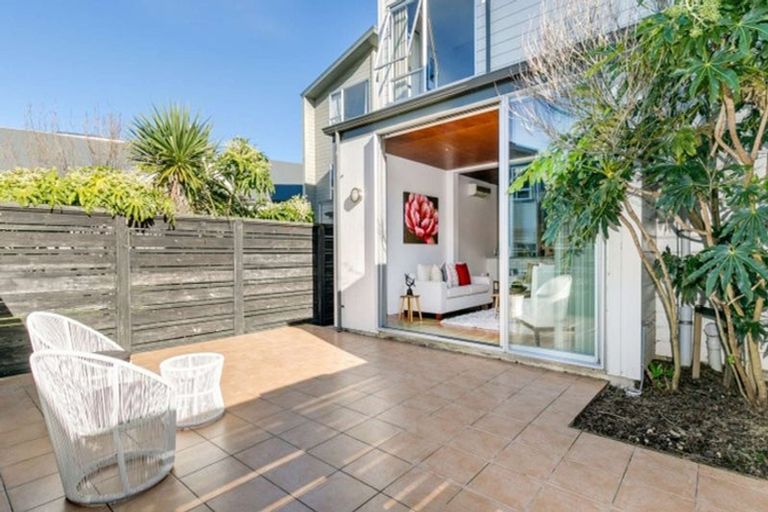 Photo of property in 2/3 Severn Street, Island Bay, Wellington, 6023