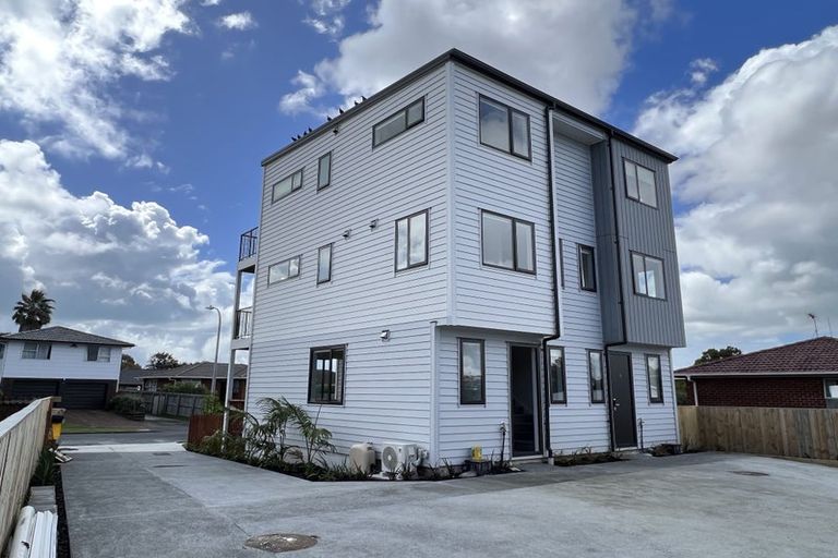 Photo of property in 11e Mandarin Place, Half Moon Bay, Auckland, 2012