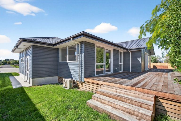 Photo of property in 9 Macrocarpa Lane, Carterton, 5713