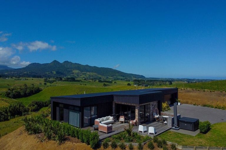Photo of property in Tapuae, 26 Washer Road, Omata, New Plymouth, 4374