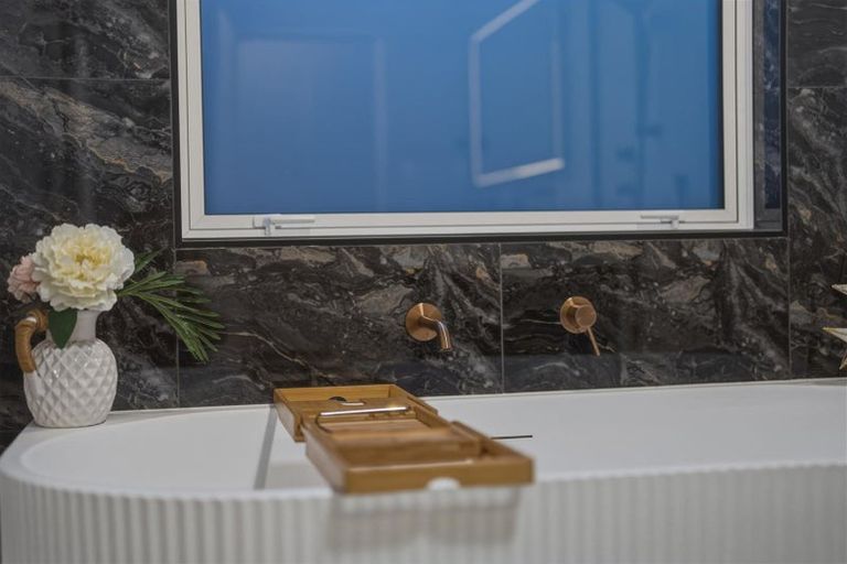 Photo of property in 240 Park Estate Road, Rosehill, Papakura, 2113