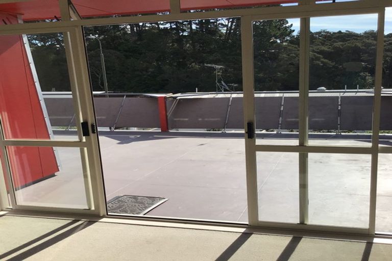 Photo of property in 1d/20 Ian Marwick Place, Birkenhead, Auckland, 0626