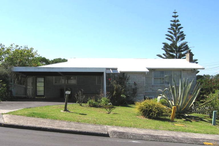 Photo of property in 12 Limmer Place, Browns Bay, Auckland, 0632