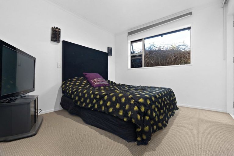 Photo of property in 4 Cedar Drive, Kelvin Heights, Queenstown, 9300