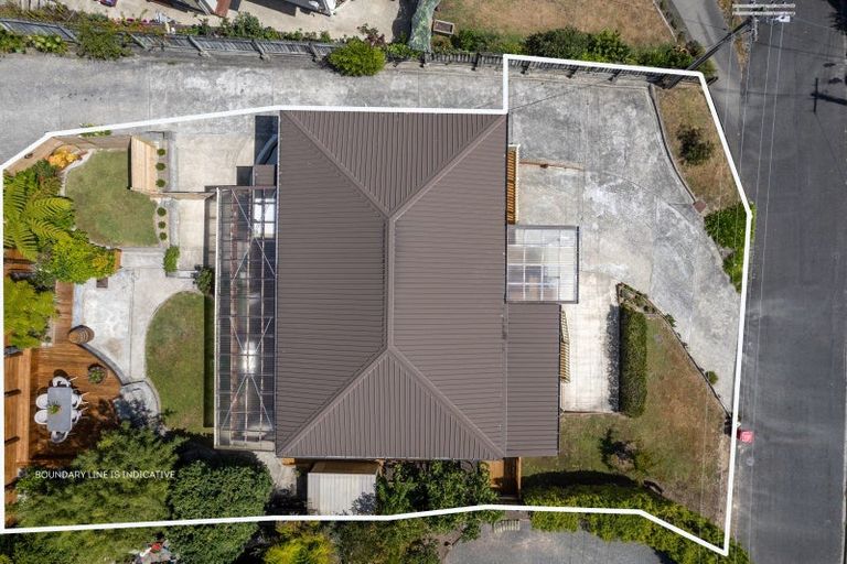 Photo of property in 91 Milton Terrace, Picton, 7220