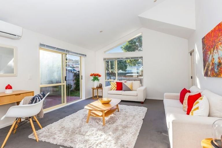 Photo of property in Miramar Villas, 6 Brussels Street, Miramar, Wellington, 6022