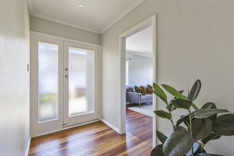 Photo of property in 12 Raroa Place, Pukerua Bay, 5026