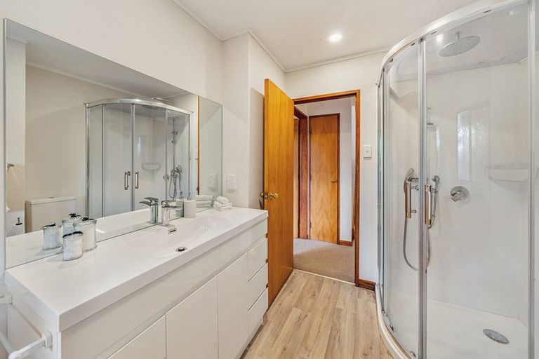 Photo of property in 16a Parklands Drive, Karori, Wellington, 6012