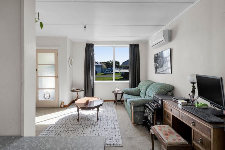 Photo of property in 96 Blake Street, Waitara, 4320
