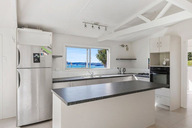 Photo of property in 11 Ngarewa Drive, Mahurangi West, Warkworth, 0983