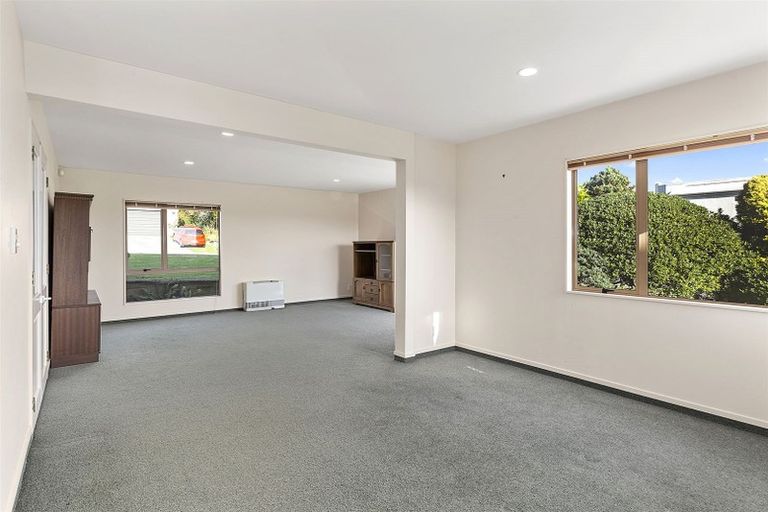 Photo of property in 2 Glengavel Grove, Papakowhai, Porirua, 5024
