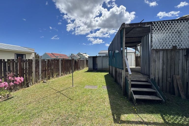 Photo of property in 121 Shifnal Drive, Randwick Park, Auckland, 2105