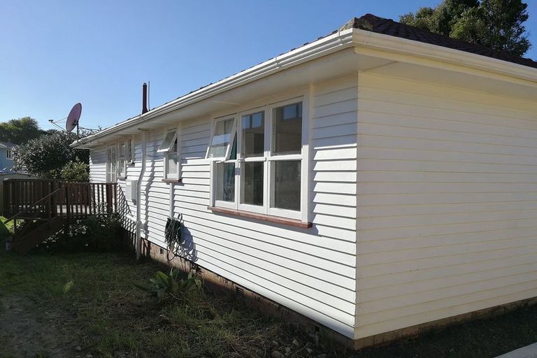 Photo of property in 5 Barrys Road, Glendene, Auckland, 0602