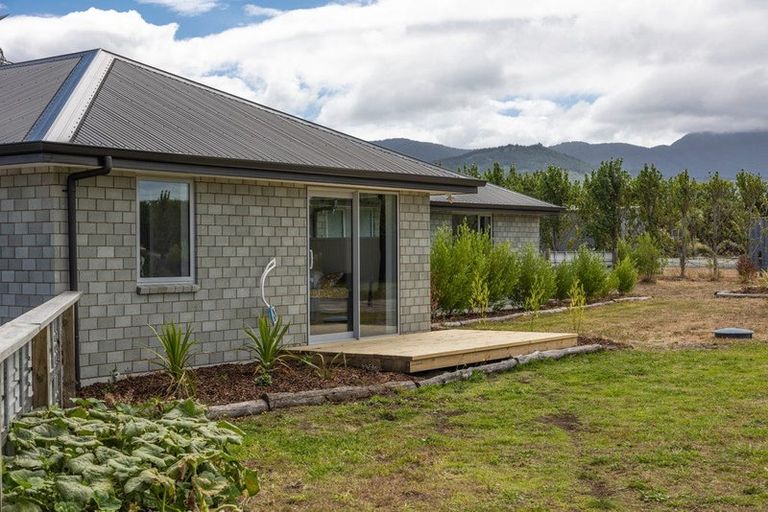 Photo of property in 32 Hinepango Drive, Rarangi, Blenheim, 7273