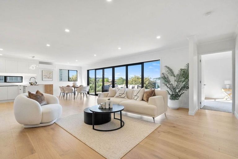 Photo of property in 20 Baulcomb Parade, Windsor Park, Auckland, 0632
