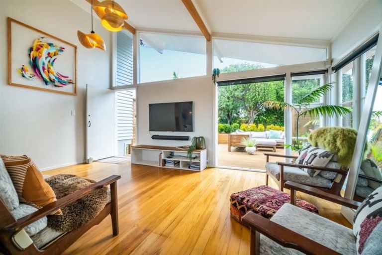 Photo of property in 1/29 Bruce Road, Glenfield, Auckland, 0629