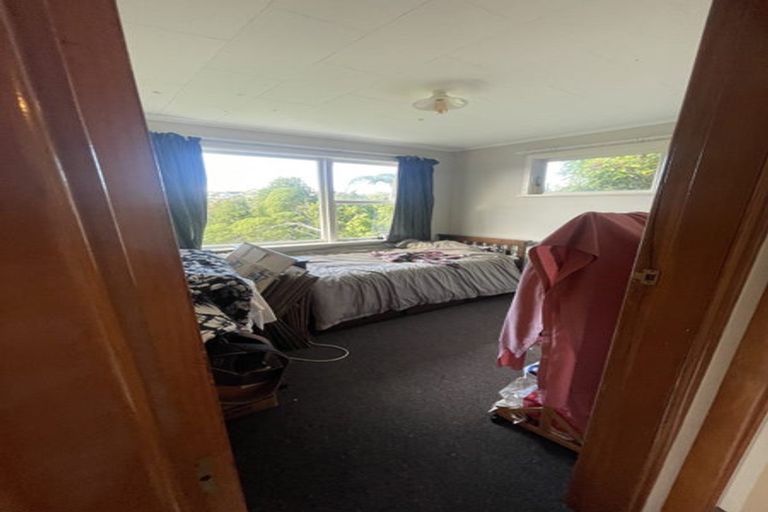 Photo of property in 11 Innes Way, Newlands, Wellington, 6037