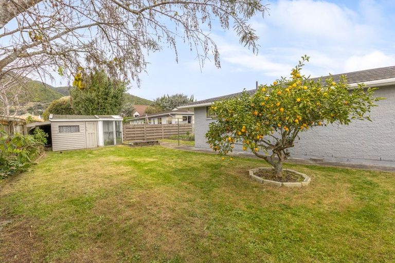 Photo of property in 10 Graham Grove, Waikanae, 5036