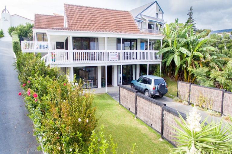 Photo of property in 21 Du Fresne Place, Russell, 0202