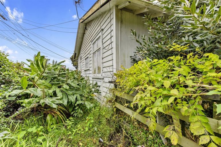 Photo of property in 1/2 Kowhai Avenue, Mangere Bridge, Auckland, 2022