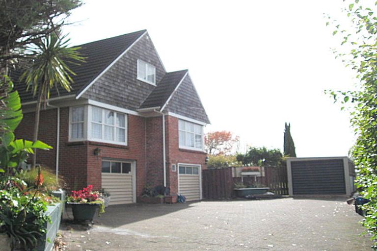 Photo of property in 16 Beach Road, Mellons Bay, Auckland, 2014