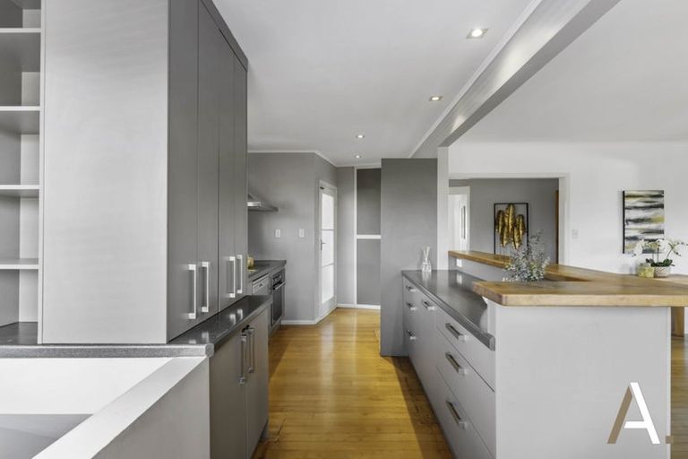 Photo of property in 80 La Trobe Street, Pakuranga Heights, Auckland, 2010