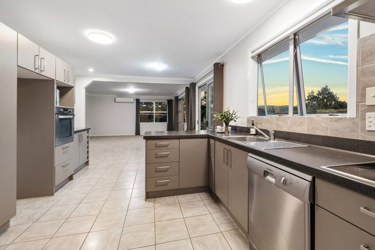 Photo of property in 281 Riverhead Road, Riverhead, 0892