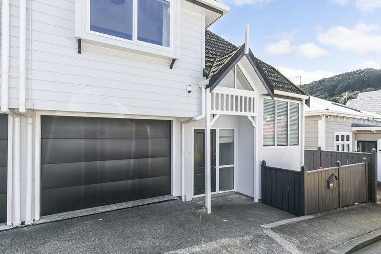 Photo of property in 10a Tutchen Avenue, Mount Victoria, Wellington, 6011