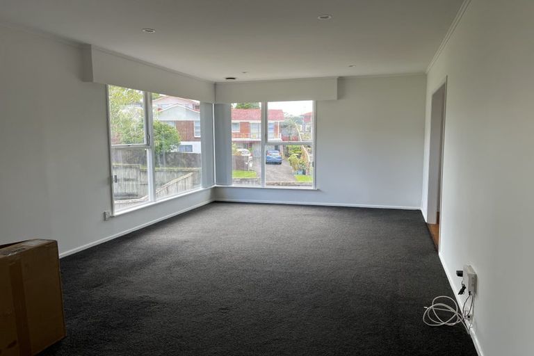 Photo of property in 79 La Rosa Street, Green Bay, Auckland, 0604