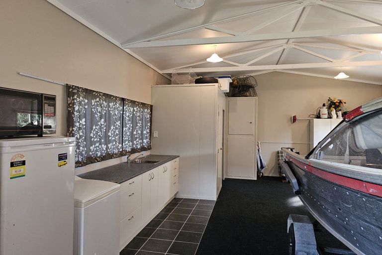 Photo of property in 20 Hardy Place, Cooks Beach, Whitianga, 3591